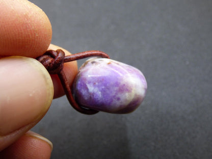 Sugilith Sugilite Edelstein Kette Kristall Heilstein Rarität Selten Sammler lila Anhänger rund Geschenk Mann Frau Er Sie Freund violet - Art of Nature Berlin