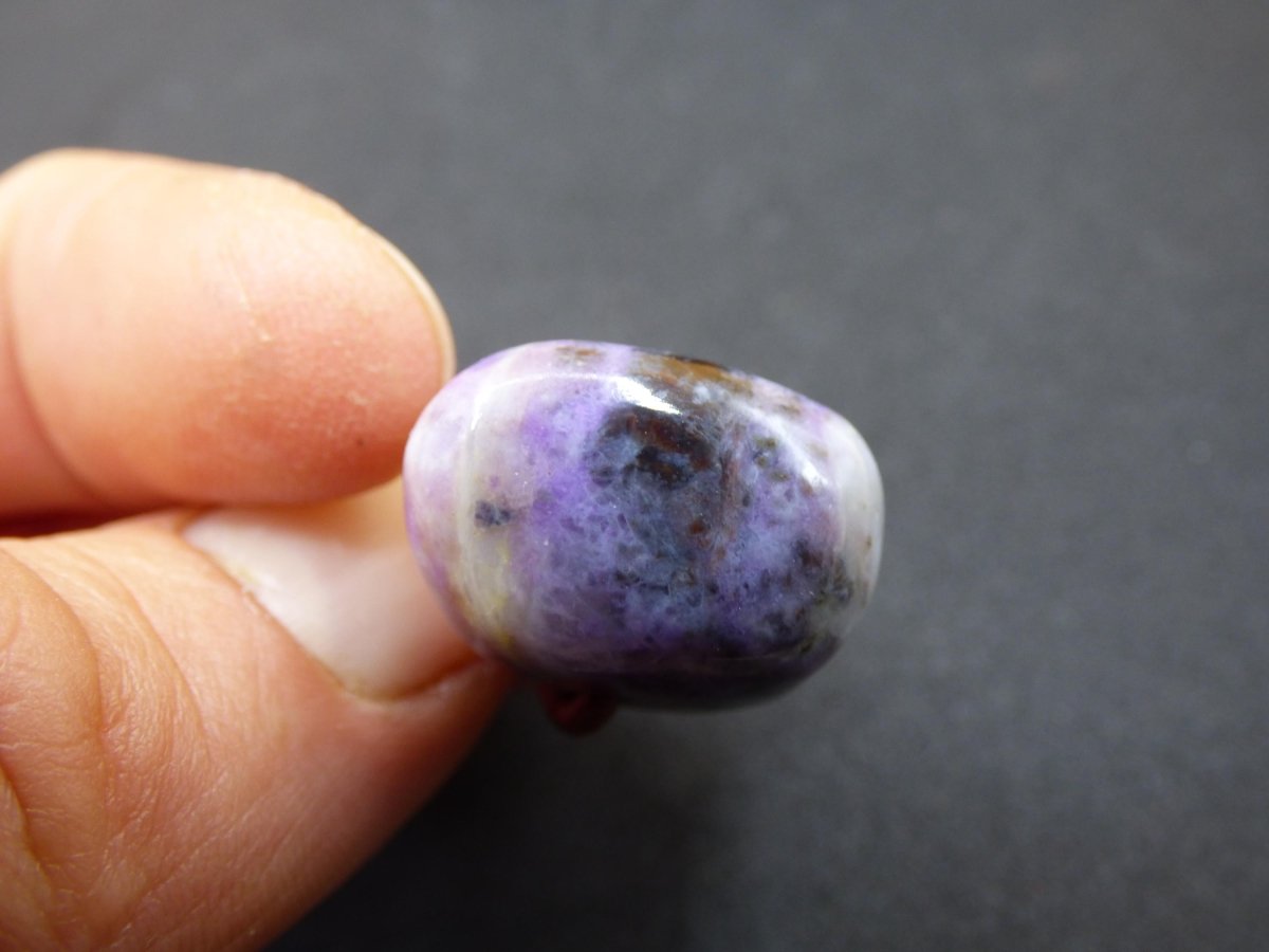 Sugilith Sugilite Edelstein Kette Kristall Heilstein Rarität Selten Sammler lila Anhänger rund Geschenk Mann Frau Er Sie Freund violet - Art of Nature Berlin