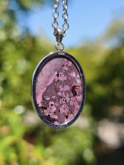 Sugilith / Sugilite inkl. 925 Silber Fassung lila Edelstein Kette Natur Heilstein Energie Rarität Mann Frau Er Sie Geschenk Edel hohwertig - Art of Nature Berlin