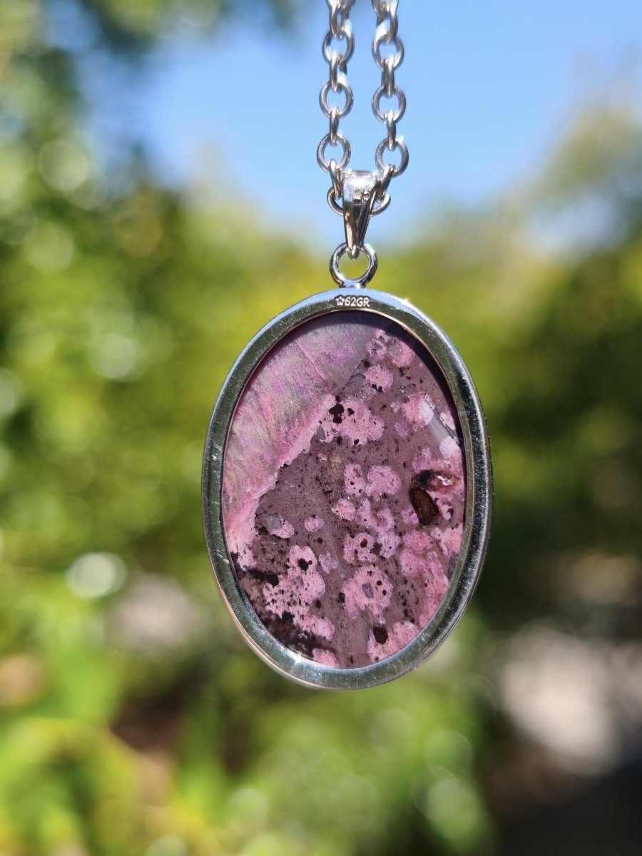 Sugilith / Sugilite inkl. 925 Silber Fassung lila Edelstein Kette Natur Heilstein Energie Rarität Mann Frau Er Sie Geschenk Edel hohwertig - Art of Nature Berlin