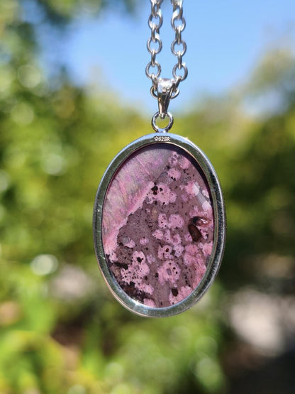 Sugilith / Sugilite inkl. 925 Silber Fassung lila Edelstein Kette Natur Heilstein Energie Rarität Mann Frau Er Sie Geschenk Edel hohwertig - Art of Nature Berlin