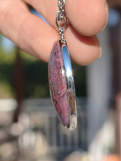 Sugilith / Sugilite inkl. 925 Silber Fassung lila Edelstein Kette Natur Heilstein Energie Rarität Mann Frau Er Sie Geschenk Edel hohwertig - Art of Nature Berlin