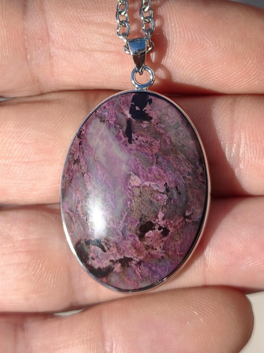 Sugilith / Sugilite inkl. 925 Silber Fassung lila Edelstein Kette Natur Heilstein Energie Rarität Mann Frau Er Sie Geschenk Edel hohwertig - Art of Nature Berlin
