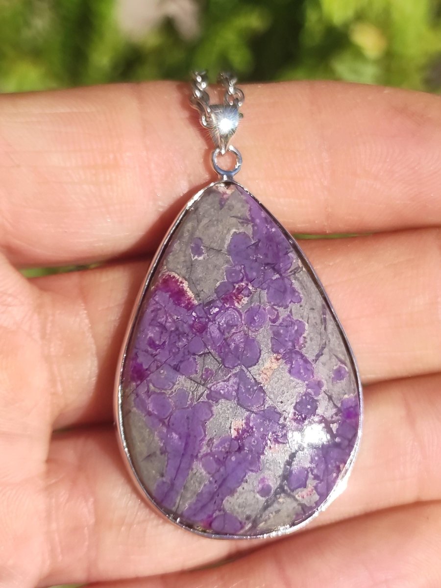 Sugilith / Sugilite inkl. 925 Silber Fassung lila Edelstein Kette Natur Heilstein Energie Rarität Mann Frau Er Sie Geschenk Edel hohwertig - Art of Nature Berlin