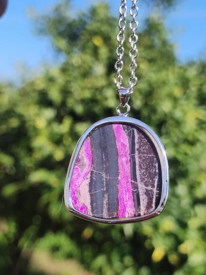 Sugilith / Sugilite inkl. 925 Silber Fassung lila Edelstein Kette Natur Heilstein Energie Rarität Mann Frau Er Sie Geschenk Edel hohwertig - Art of Nature Berlin