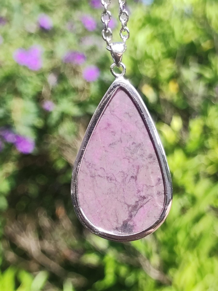 Sugilith / Sugilite inkl. 925 Silber Fassung lila Edelstein Kette Natur Heilstein Energie Rarität Mann Frau Er Sie Geschenk Edel hohwertig - Art of Nature Berlin