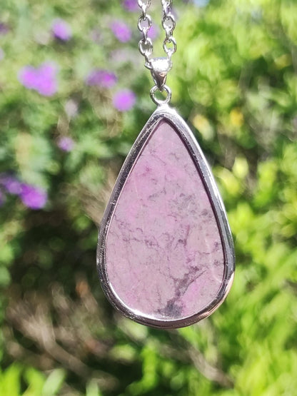 Sugilith / Sugilite inkl. 925 Silber Fassung lila Edelstein Kette Natur Heilstein Energie Rarität Mann Frau Er Sie Geschenk Edel hohwertig - Art of Nature Berlin