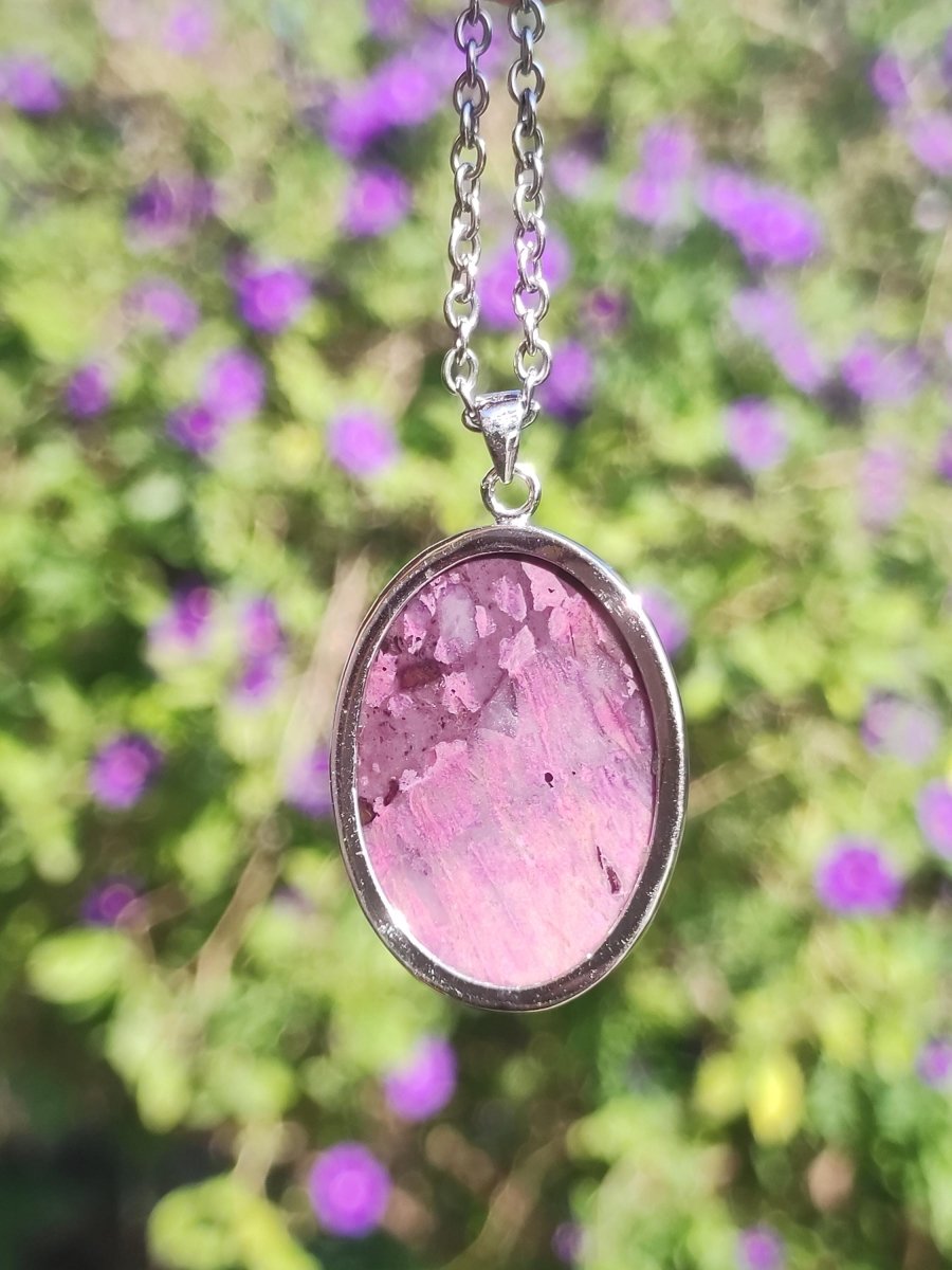 Sugilith / Sugilite inkl. 925 Silber Fassung lila Edelstein Kette Natur Heilstein Energie Rarität Mann Frau Er Sie Geschenk Edel hohwertig - Art of Nature Berlin