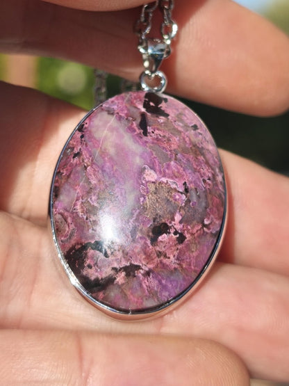 Sugilith / Sugilite inkl. 925 Silber Fassung lila Edelstein Kette Natur Heilstein Energie Rarität Mann Frau Er Sie Geschenk Edel hohwertig - Art of Nature Berlin