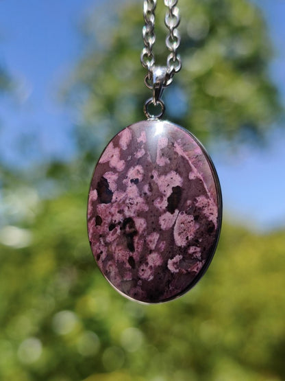 Sugilith / Sugilite inkl. 925 Silber Fassung lila Edelstein Kette Natur Heilstein Energie Rarität Mann Frau Er Sie Geschenk Edel hohwertig - Art of Nature Berlin