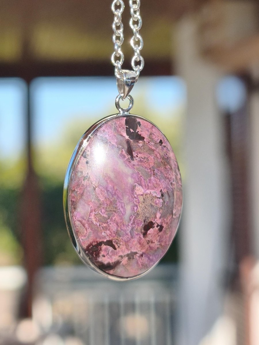 Sugilith / Sugilite inkl. 925 Silber Fassung lila Edelstein Kette Natur Heilstein Energie Rarität Mann Frau Er Sie Geschenk Edel hohwertig - Art of Nature Berlin