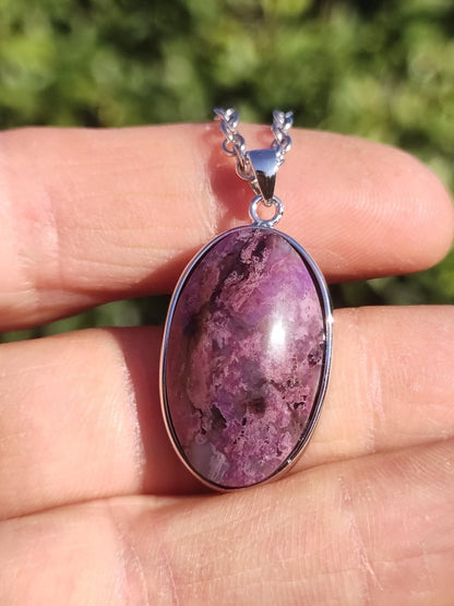 Sugilith / Sugilite inkl. 925 Silber Fassung lila Edelstein Kette Natur Heilstein Energie Rarität Mann Frau Er Sie Geschenk Edel hohwertig - Art of Nature Berlin