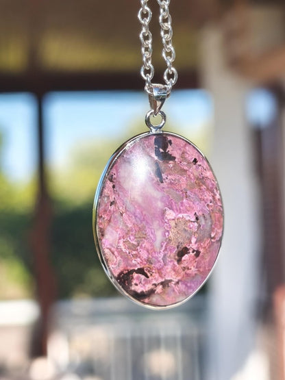 Sugilith / Sugilite inkl. 925 Silber Fassung lila Edelstein Kette Natur Heilstein Energie Rarität Mann Frau Er Sie Geschenk Edel hohwertig - Art of Nature Berlin