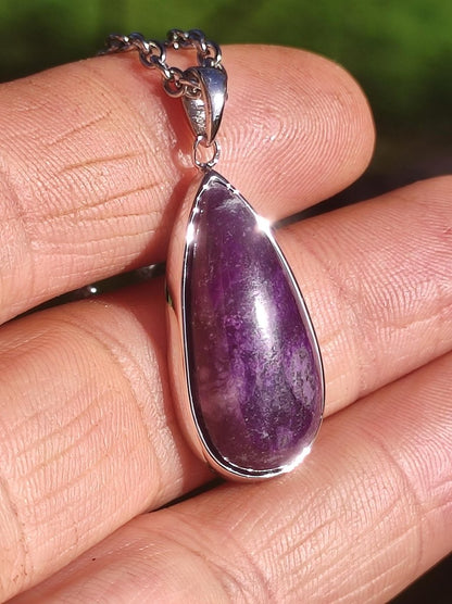 Sugilith / Sugilite inkl. 925 Silber Fassung lila Edelstein Kette Natur Heilstein Energie Rarität Mann Frau Er Sie Geschenk Edel hochwertig - Art of Nature Berlin