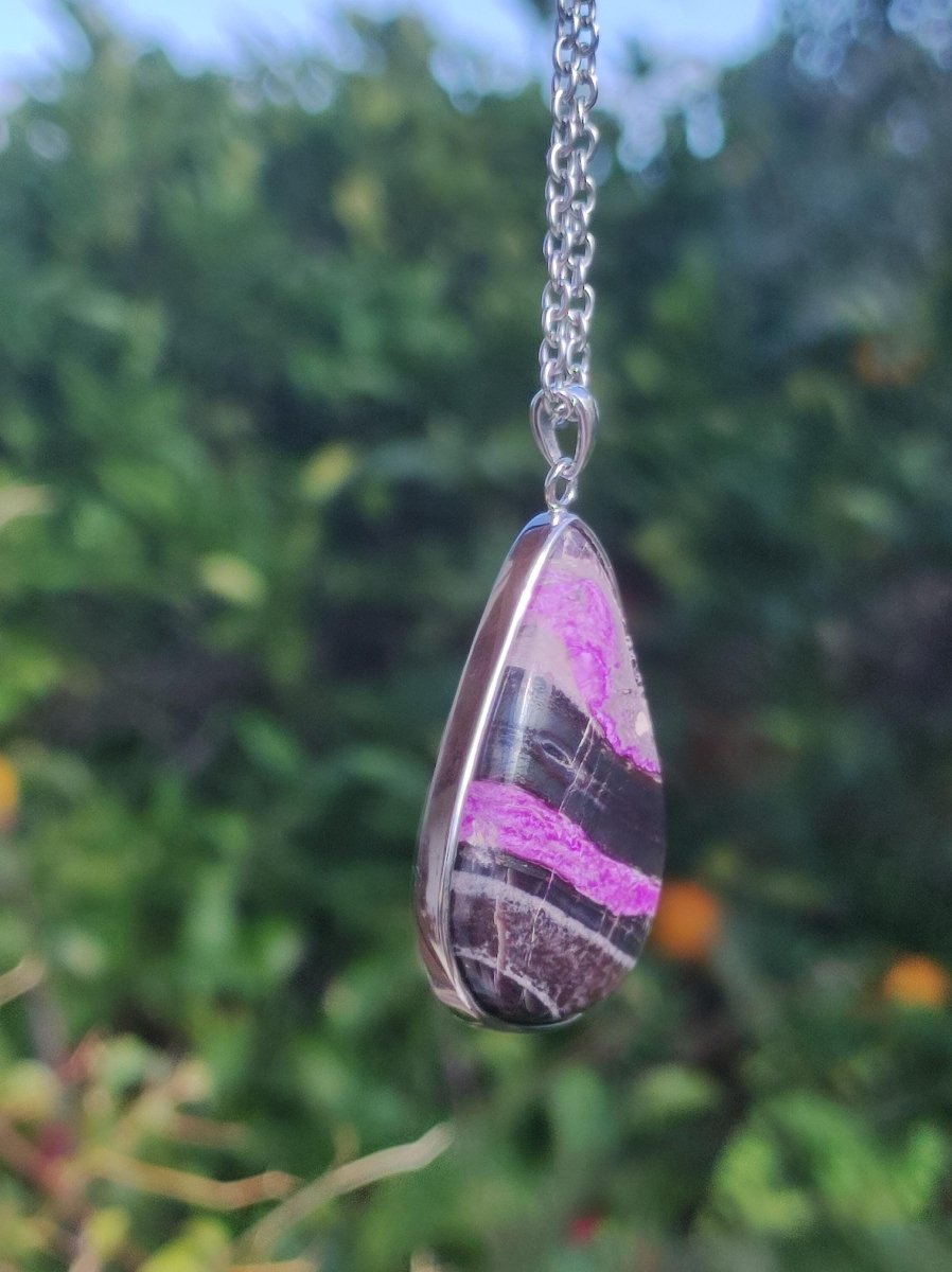 Sugilith / Sugilite inkl. 925 Silber Fassung lila Edelstein Kette Natur Heilstein Energie Rarität Mann Frau Er Sie Geschenk Edel hochwertig - Art of Nature Berlin