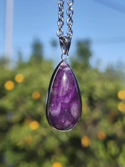 Sugilith / Sugilite inkl. 925 Silber Fassung lila Edelstein Kette Natur Heilstein Energie Rarität Mann Frau Er Sie Geschenk Edel hochwertig - Art of Nature Berlin