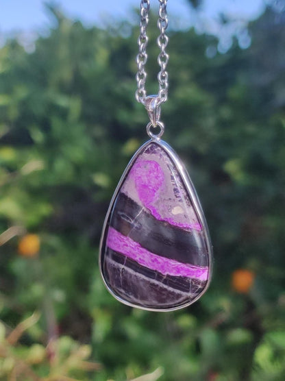 Sugilith / Sugilite inkl. 925 Silber Fassung lila Edelstein Kette Natur Heilstein Energie Rarität Mann Frau Er Sie Geschenk Edel hochwertig - Art of Nature Berlin