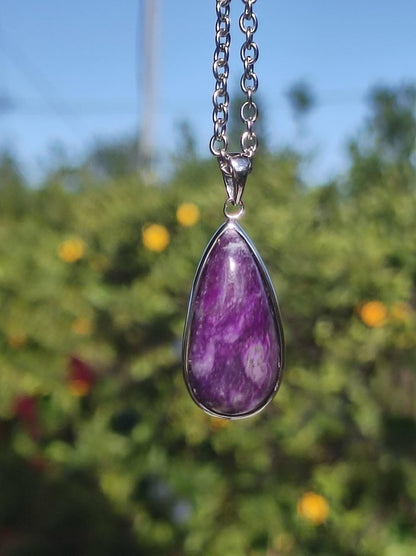 Sugilith / Sugilite inkl. 925 Silber Fassung lila Edelstein Kette Natur Heilstein Energie Rarität Mann Frau Er Sie Geschenk Edel hochwertig - Art of Nature Berlin