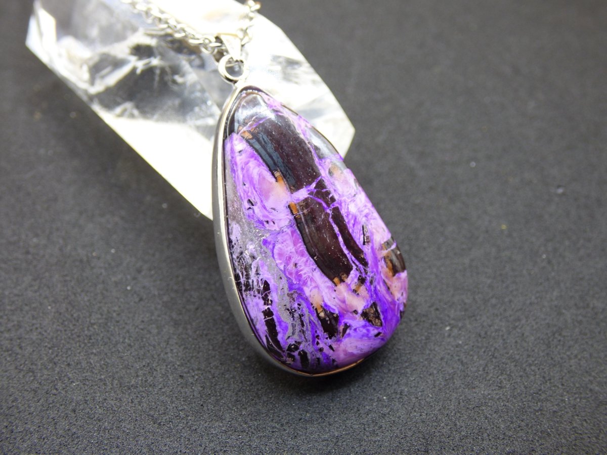 Sugilith / Sugilite inkl. 925 Silber Fassung lila Edelstein Kette Natur Heilstein Energie Rarität Mann Frau Er Sie Geschenk Edel hochwertig - Art of Nature Berlin
