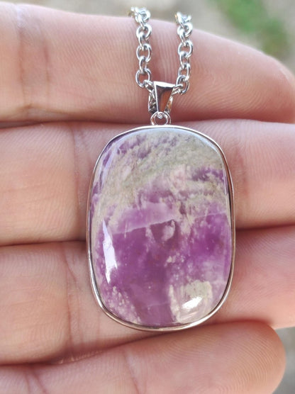 Sugilith / Sugilite inkl. 925 Silber Fassung lila Edelstein Kette Natur Heilstein Energie Rarität Mann Frau Er Sie Geschenk Edel hochwertig - Art of Nature Berlin