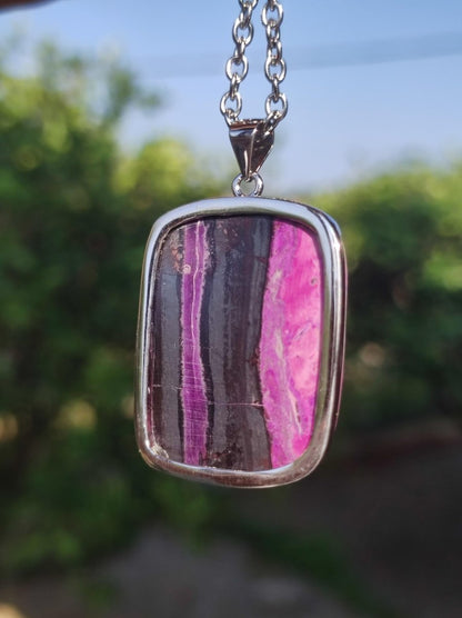 Sugilith / Sugilite inkl. 925 Silber Fassung lila Edelstein Kette Natur Heilstein Energie Rarität Mann Frau Er Sie Geschenk Edel hochwertig - Art of Nature Berlin