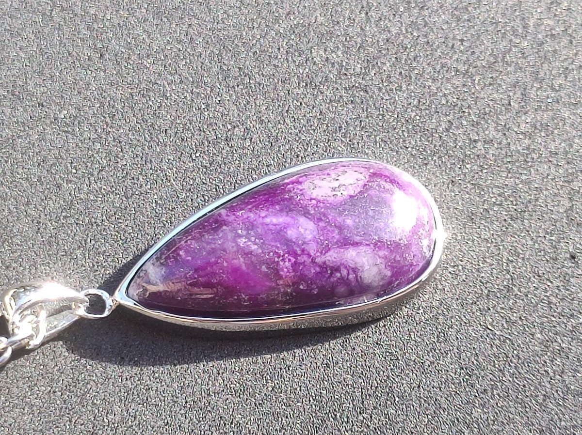 Sugilith / Sugilite inkl. 925 Silber Fassung lila Edelstein Kette Natur Heilstein Energie Rarität Mann Frau Er Sie Geschenk Edel hochwertig - Art of Nature Berlin
