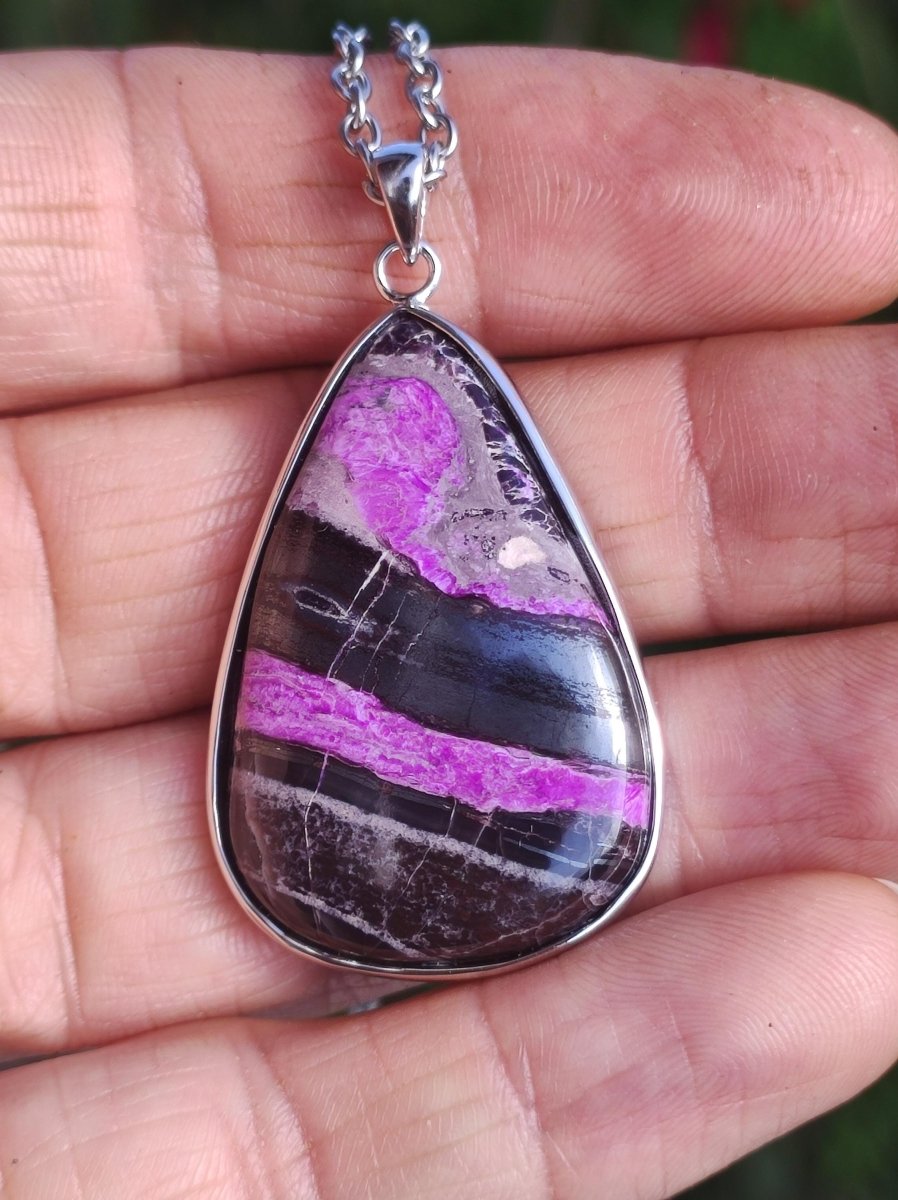 Sugilith / Sugilite inkl. 925 Silber Fassung lila Edelstein Kette Natur Heilstein Energie Rarität Mann Frau Er Sie Geschenk Edel hochwertig - Art of Nature Berlin
