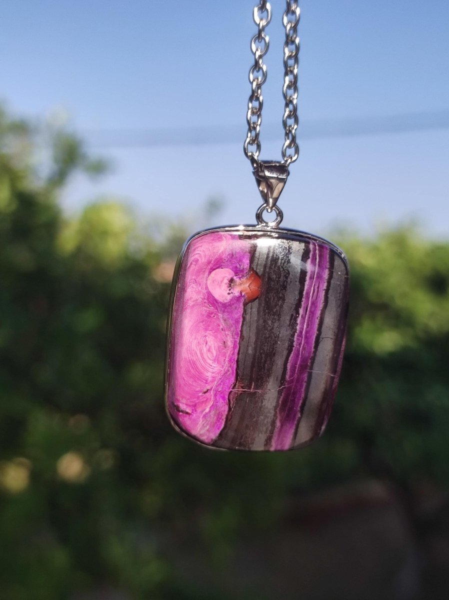Sugilith / Sugilite inkl. 925 Silber Fassung lila Edelstein Kette Natur Heilstein Energie Rarität Mann Frau Er Sie Geschenk Edel hochwertig - Art of Nature Berlin