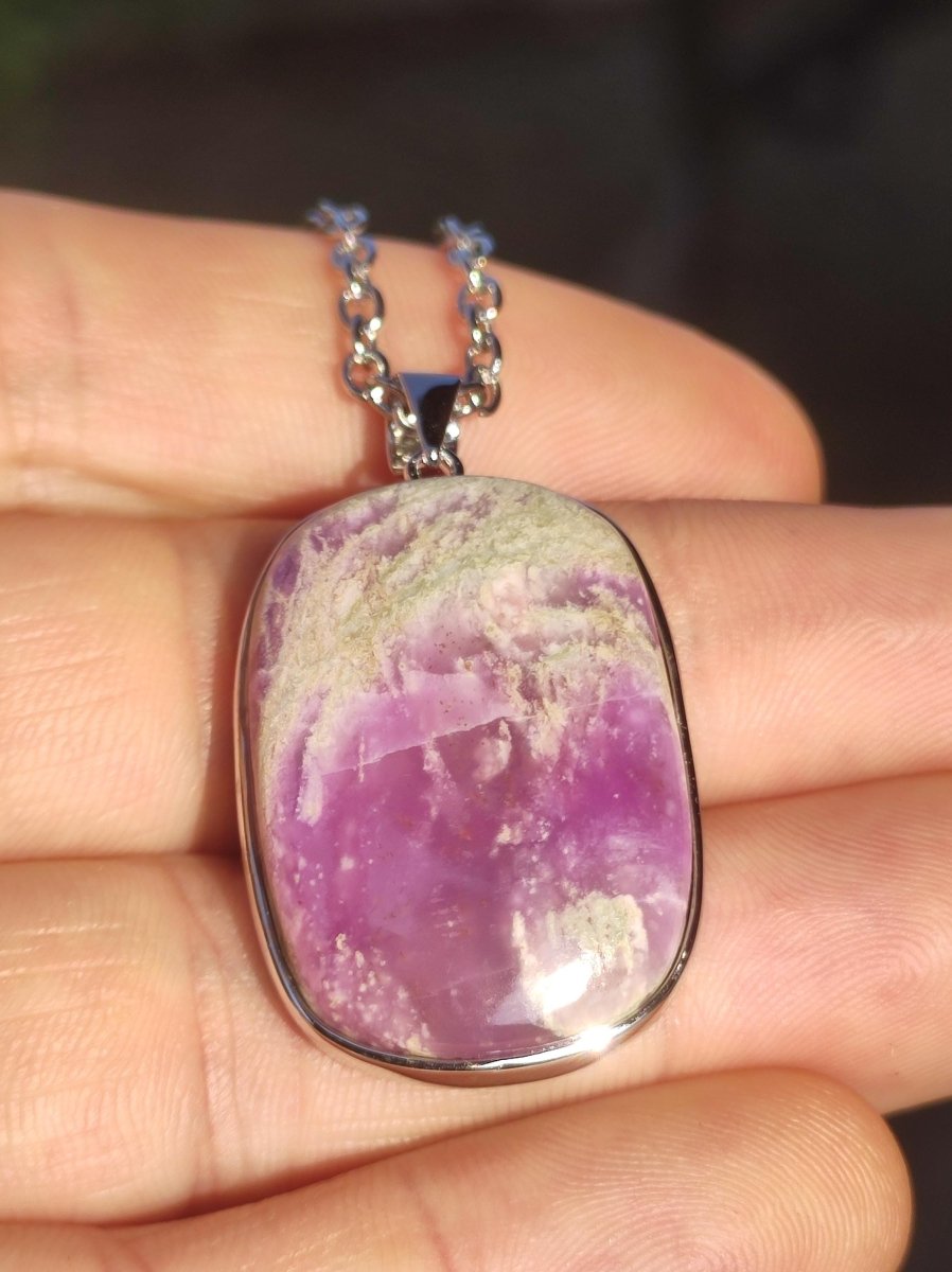 Sugilith / Sugilite inkl. 925 Silber Fassung lila Edelstein Kette Natur Heilstein Energie Rarität Mann Frau Er Sie Geschenk Edel hochwertig - Art of Nature Berlin