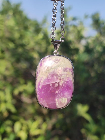 Sugilith / Sugilite inkl. 925 Silber Fassung lila Edelstein Kette Natur Heilstein Energie Rarität Mann Frau Er Sie Geschenk Edel hochwertig - Art of Nature Berlin