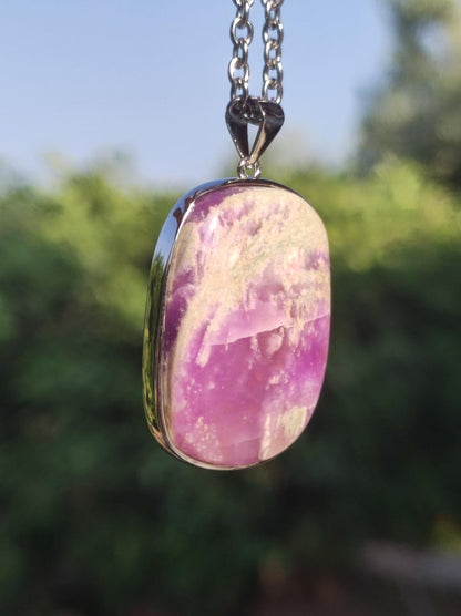 Sugilith / Sugilite inkl. 925 Silber Fassung lila Edelstein Kette Natur Heilstein Energie Rarität Mann Frau Er Sie Geschenk Edel hochwertig - Art of Nature Berlin