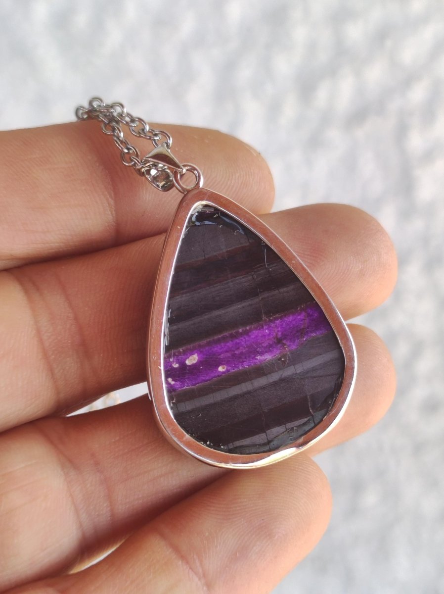Sugilith / Sugilite inkl. 925 Silber Fassung lila Edelstein Kette Natur Heilstein Energie Rarität Mann Frau Er Sie Geschenk Edel hochwertig - Art of Nature Berlin