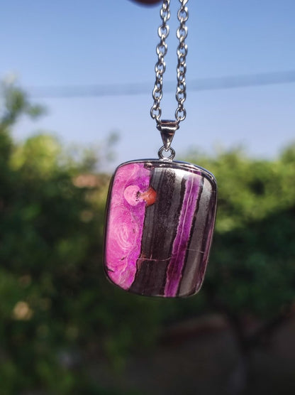 Sugilith / Sugilite inkl. 925 Silber Fassung lila Edelstein Kette Natur Heilstein Energie Rarität Mann Frau Er Sie Geschenk Edel hochwertig - Art of Nature Berlin