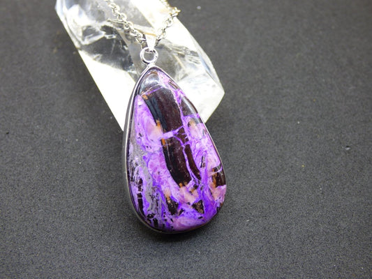 Sugilith / Sugilite inkl. 925 Silber Fassung lila Edelstein Kette Natur Heilstein Energie Rarität Mann Frau Er Sie Geschenk Edel hochwertig - Art of Nature Berlin