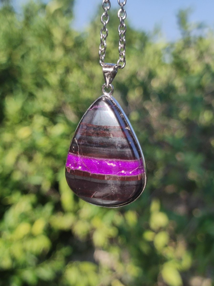 Sugilith / Sugilite inkl. 925 Silber Fassung lila Edelstein Kette Natur Heilstein Energie Rarität Mann Frau Er Sie Geschenk Edel hochwertig - Art of Nature Berlin