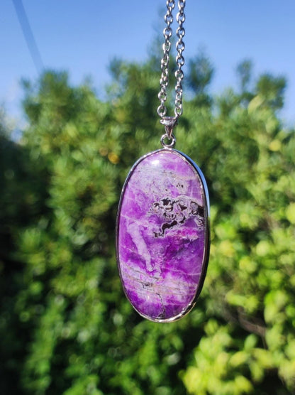 Sugilith / Sugilite inkl. 925 Silber Fassung lila Edelstein Kette Natur Heilstein Energie Rarität Mann Frau Er Sie Geschenk Edel hochwertig - Art of Nature Berlin