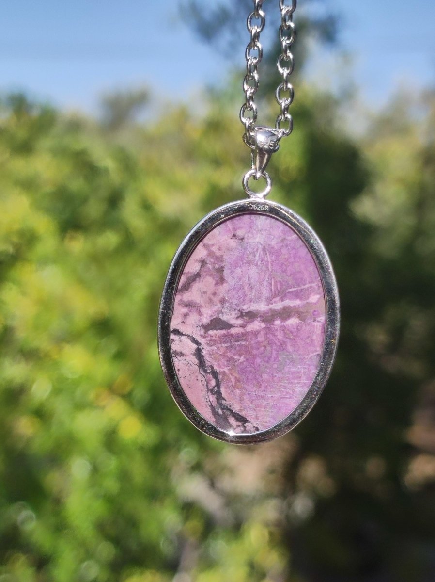 Sugilith / Sugilite inkl. 925 Silber Fassung lila Edelstein Kette Natur Heilstein Energie Rarität Mann Frau Er Sie Geschenk Edel hohwertig - Art of Nature Berlin