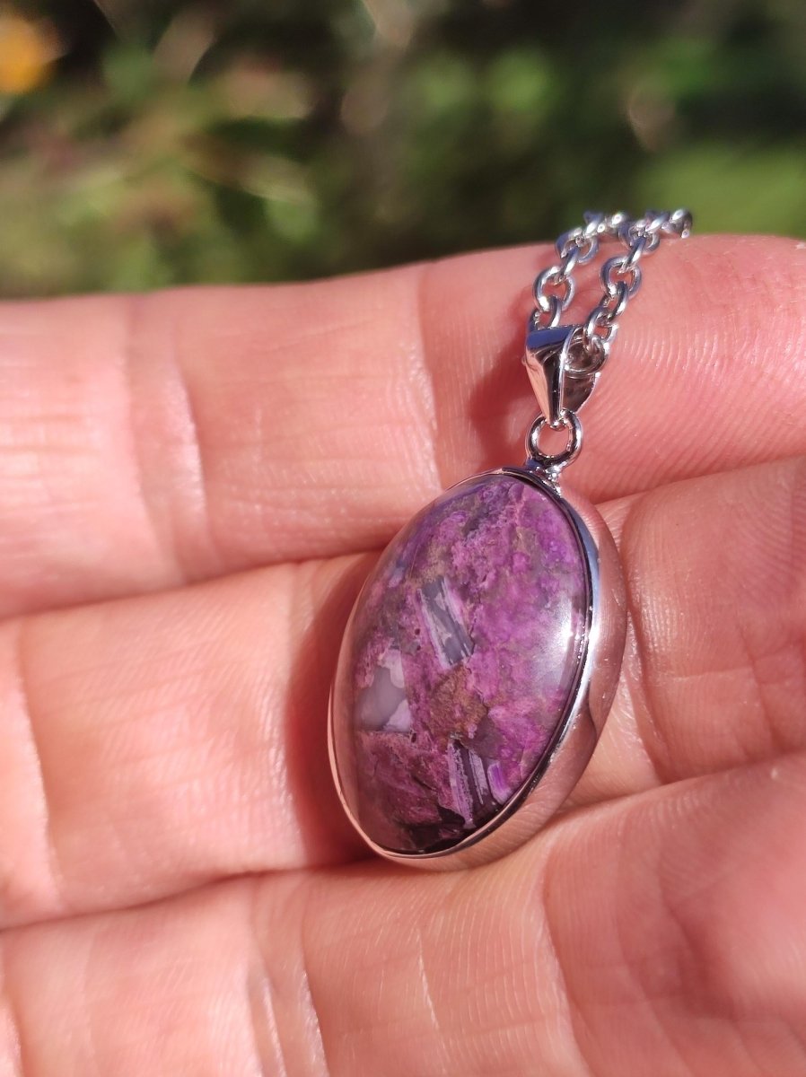 Sugilith / Sugilite inkl. 925 Silber Fassung lila Edelstein Kette Natur Heilstein Energie Rarität Mann Frau Er Sie Geschenk Edel hohwertig - Art of Nature Berlin