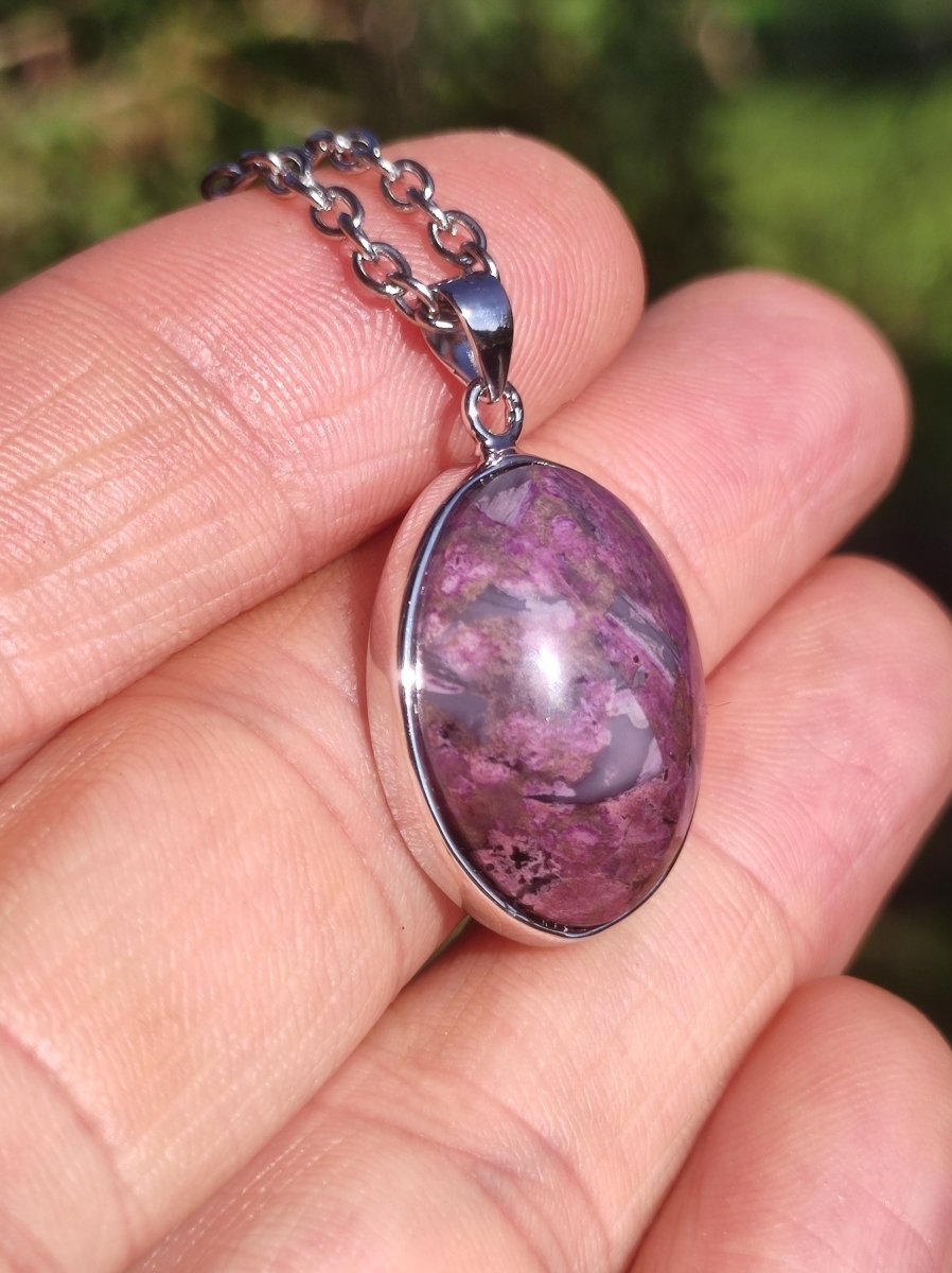Sugilith / Sugilite inkl. 925 Silber Fassung lila Edelstein Kette Natur Heilstein Energie Rarität Mann Frau Er Sie Geschenk Edel hohwertig - Art of Nature Berlin