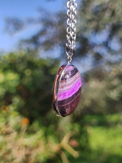 Sugilith / Sugilite inkl. 925 Silber Fassung lila Edelstein Kette Natur Heilstein Energie Rarität Mann Frau Er Sie Geschenk Edel hohwertig - Art of Nature Berlin