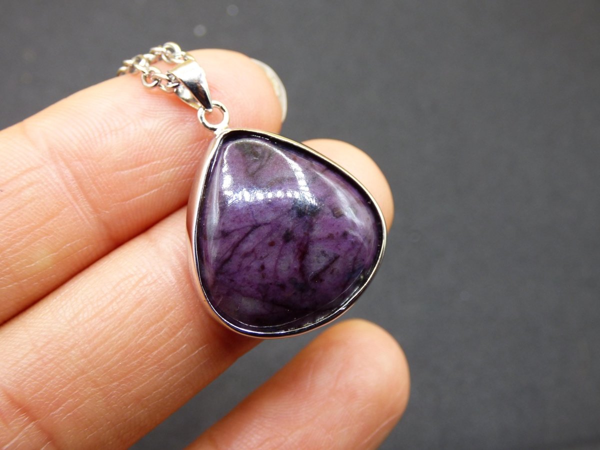 Sugilith / Sugilite inkl. 925 Silber Fassung lila Edelstein Kette Natur Heilstein Energie Rarität Mann Frau Er Sie Geschenk Edel hohwertig - Art of Nature Berlin