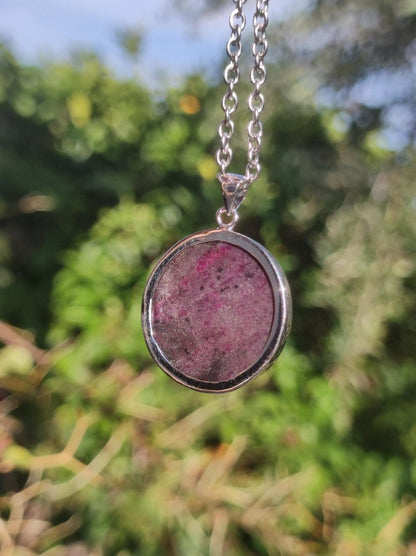 Sugilith / Sugilite inkl. 925 Silber Fassung lila Edelstein Kette Natur Heilstein Energie Rarität Mann Frau Er Sie Geschenk Edel hohwertig - Art of Nature Berlin