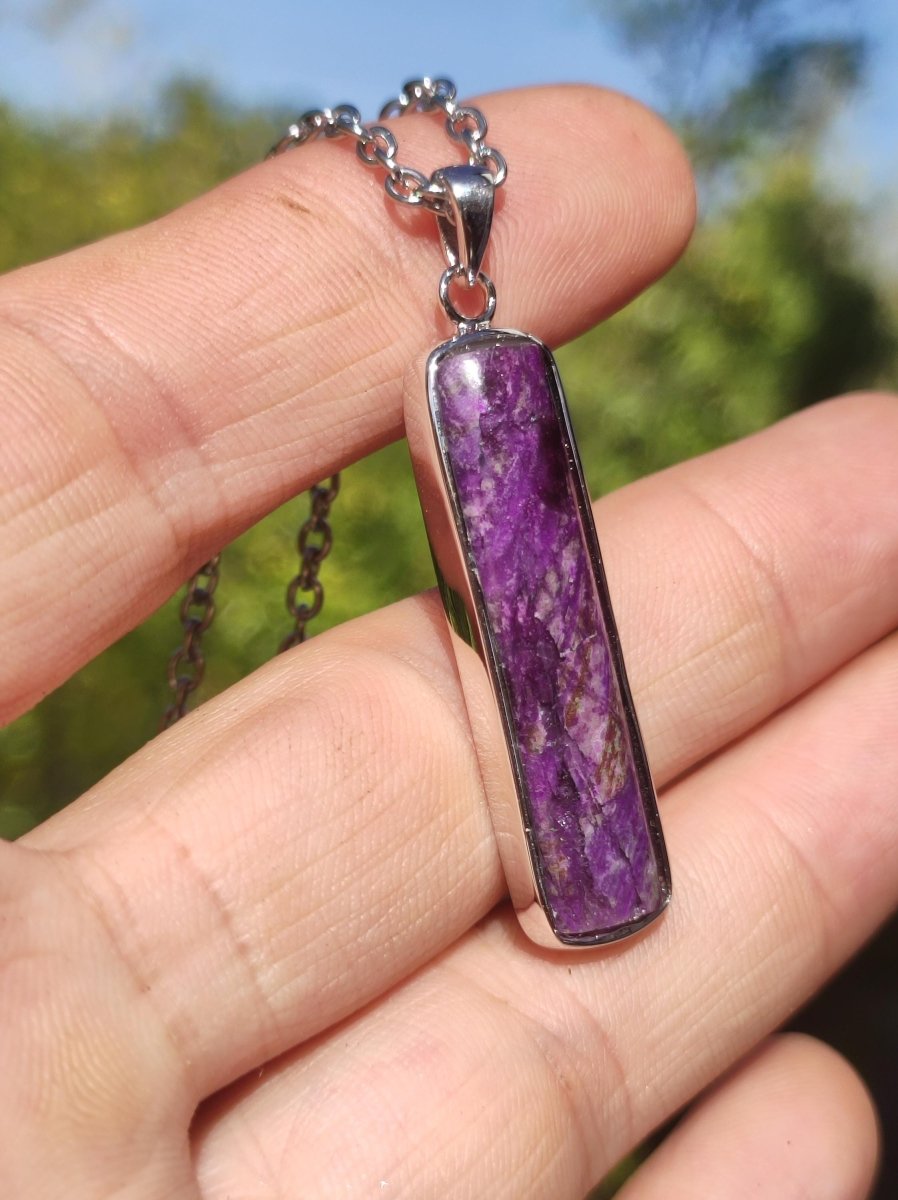 Sugilith / Sugilite inkl. 925 Silber Fassung lila Edelstein Kette Natur Heilstein Energie Rarität Mann Frau Er Sie Geschenk Edel hohwertig - Art of Nature Berlin