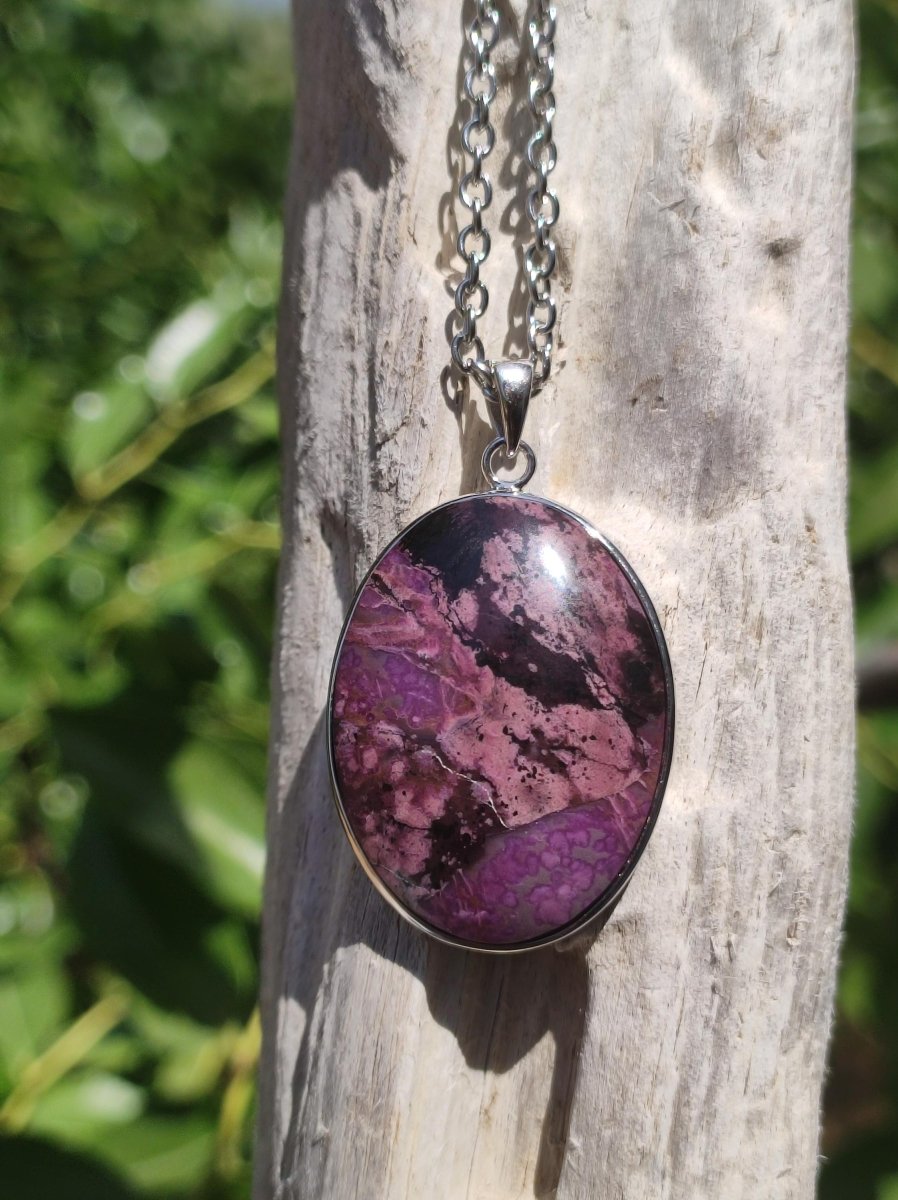 Sugilith / Sugilite inkl. 925 Silber Fassung lila Edelstein Kette Natur Heilstein Energie Rarität Mann Frau Er Sie Geschenk Edel hohwertig - Art of Nature Berlin