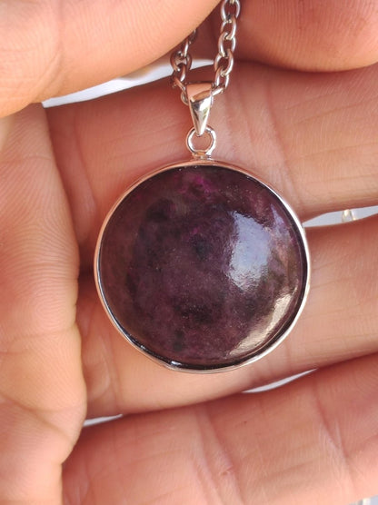 Sugilith / Sugilite inkl. 925 Silber Fassung lila Edelstein Kette Natur Heilstein Energie Rarität Mann Frau Er Sie Geschenk Edel hohwertig - Art of Nature Berlin