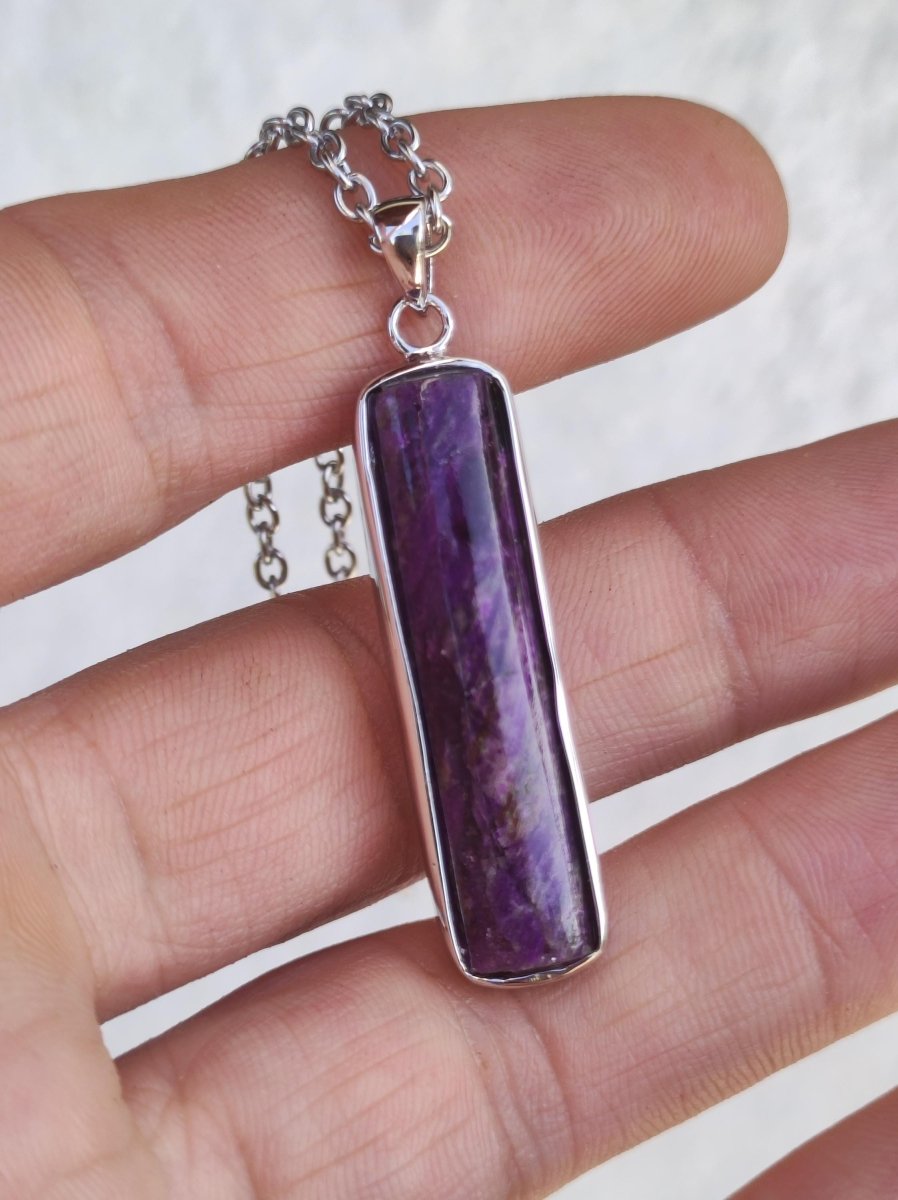 Sugilith / Sugilite inkl. 925 Silber Fassung lila Edelstein Kette Natur Heilstein Energie Rarität Mann Frau Er Sie Geschenk Edel hohwertig - Art of Nature Berlin