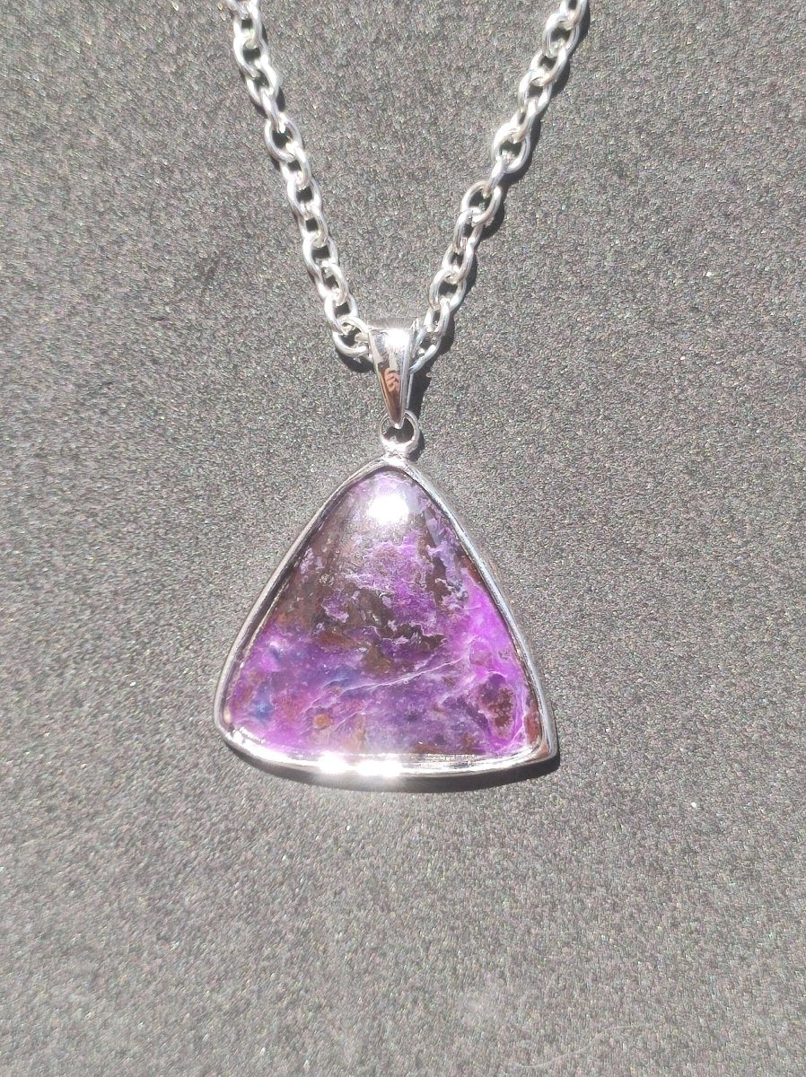 Sugilith / Sugilite inkl. 925 Silber Fassung lila Edelstein Kette Natur Heilstein Energie Rarität Mann Frau Er Sie Geschenk Edel hohwertig - Art of Nature Berlin