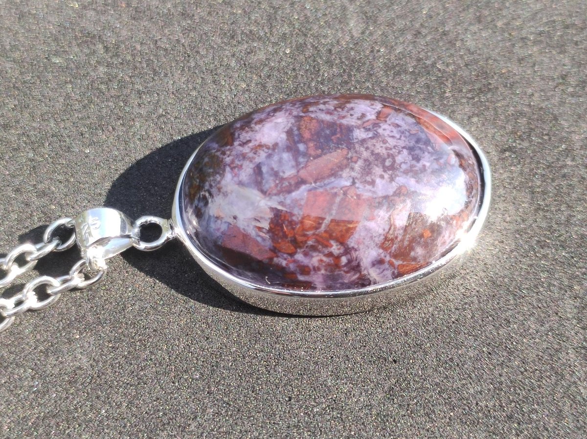 Sugilith / Sugilite inkl. 925 Silber Fassung lila Edelstein Kette Natur Heilstein Energie Rarität Mann Frau Er Sie Geschenk Edel hohwertig - Art of Nature Berlin