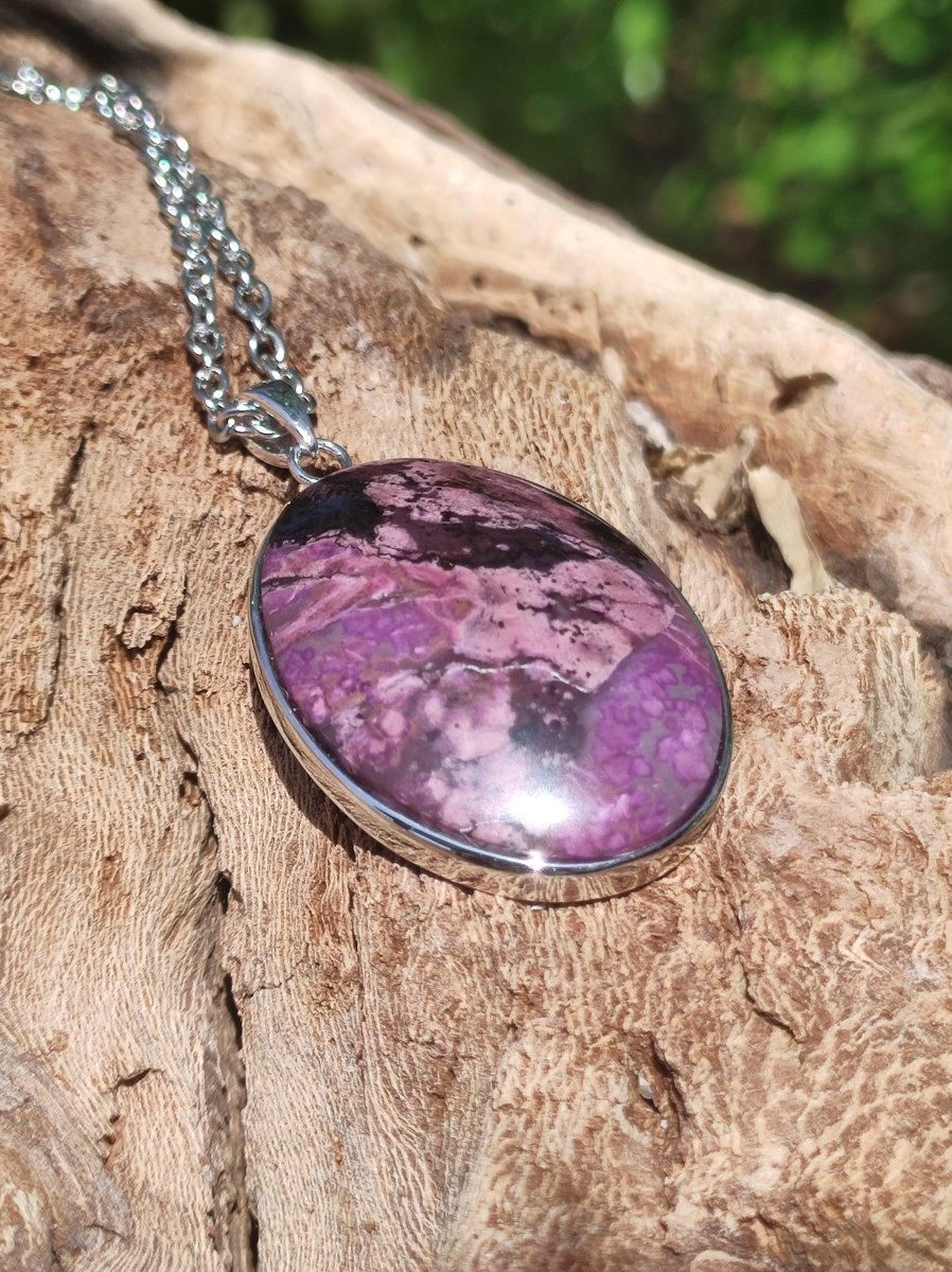 Sugilith / Sugilite inkl. 925 Silber Fassung lila Edelstein Kette Natur Heilstein Energie Rarität Mann Frau Er Sie Geschenk Edel hohwertig - Art of Nature Berlin