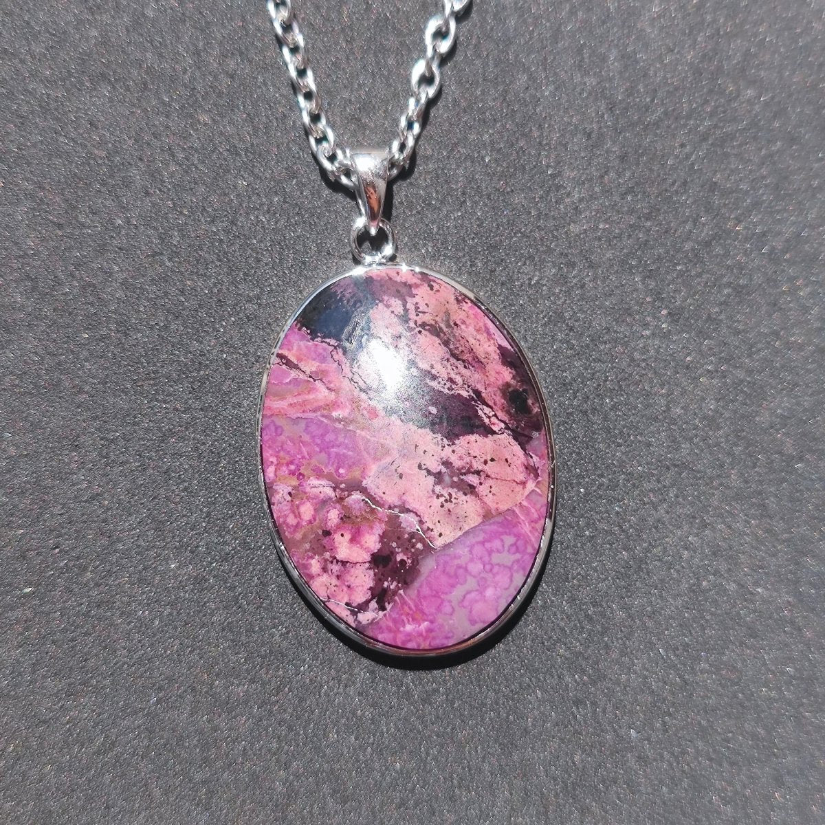 Sugilith / Sugilite inkl. 925 Silber Fassung lila Edelstein Kette Natur Heilstein Energie Rarität Mann Frau Er Sie Geschenk Edel hohwertig - Art of Nature Berlin